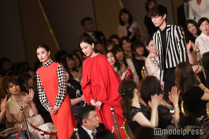 広瀬すず、蒼井優、菅田将暉 (C)モデルプレス