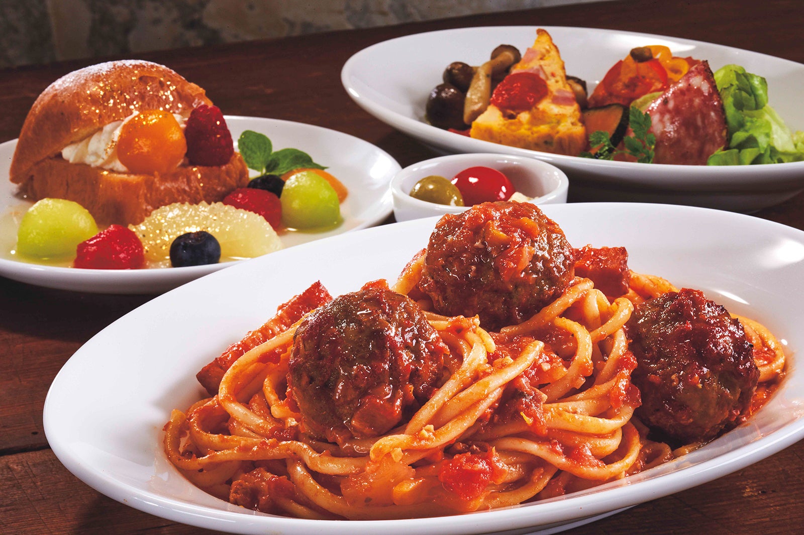 名物グルメ「ミートボール・スパゲティ」など本格イタリアンメニューを用意／画像提供：ユー・エス・ジェイ