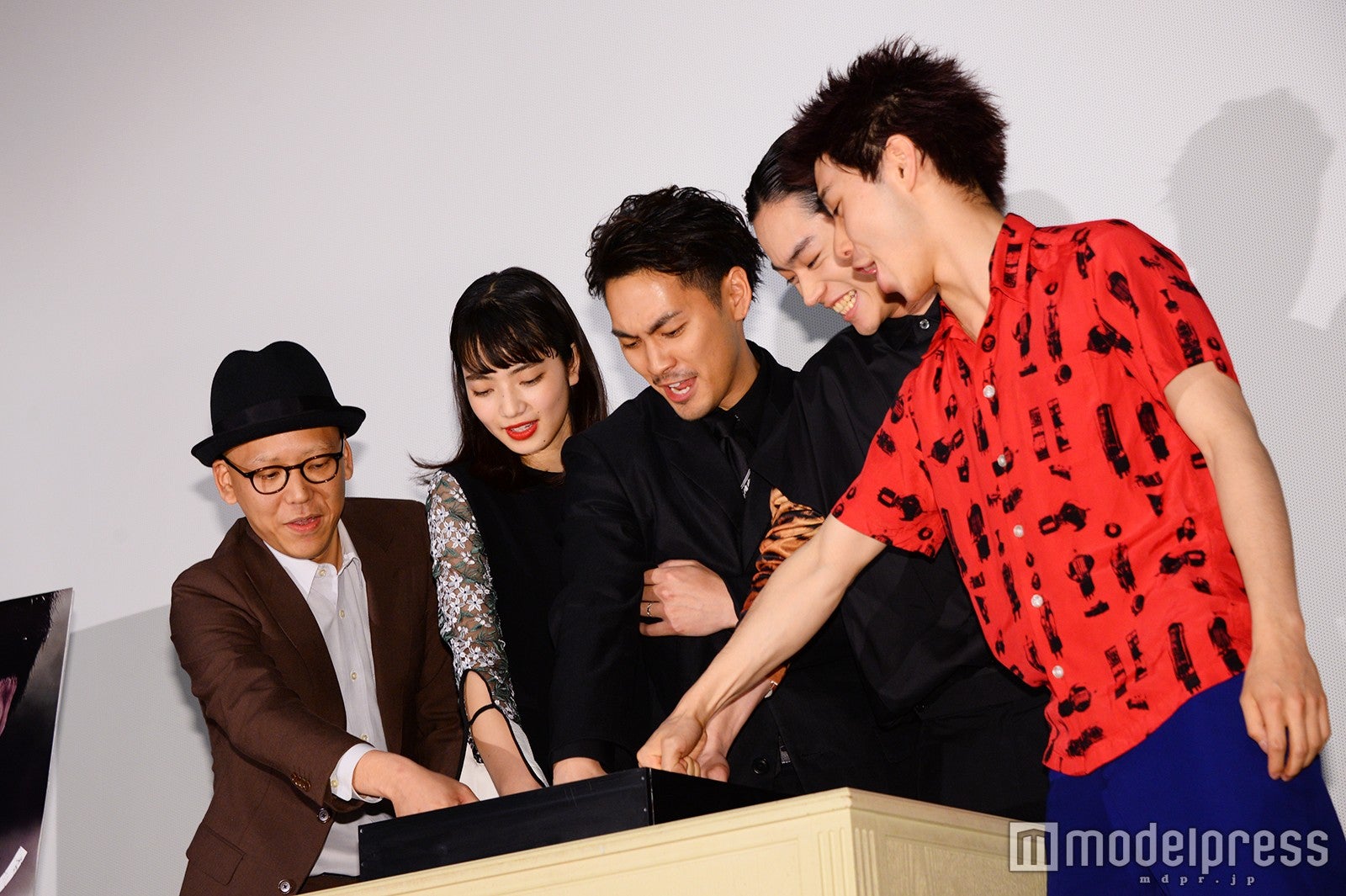 （左から）真利子哲也監督、小松菜奈、柳楽優弥、菅田将暉、村上虹郎（C）モデルプレス