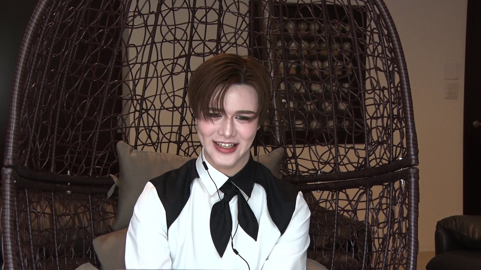 Matt、スキンケア・メイク用品だらけの“自宅ストック部屋”公開