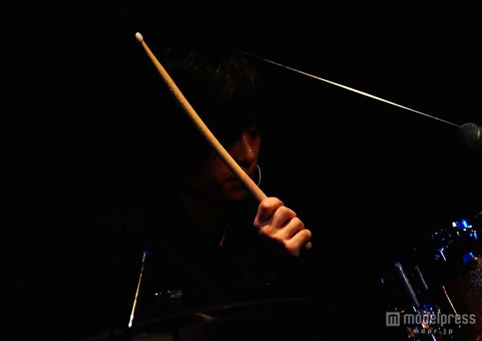 「Thinking Dogs」メンバー写真を独占入手