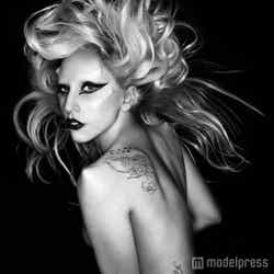 「アーティスト・オブ・ザ・イヤー」洋楽部門を受賞したレディー・ガガ