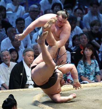 大相撲V争い 安青錦が2敗で単独トップ 霧島は痛恨の3敗目 熱海富士は豊昇龍を寄り倒して10勝目