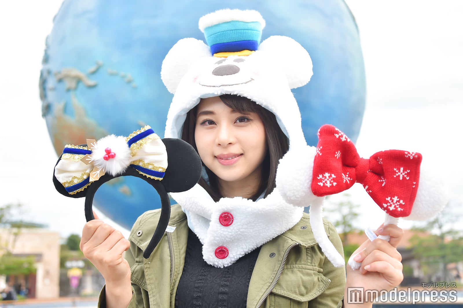 左から：カチューシャ￥1,800、ファンキャップ￥2,700、カチューシャ￥1,600／モデル：山本成美（C）モデルプレス（C）Disney