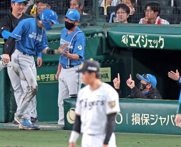 日本ハム 驚異の粘り腰でプロ初先発右腕をKO 4回で異例の90球を投げさせる 奈良間の四球から流れ変える→田宮が逆転打