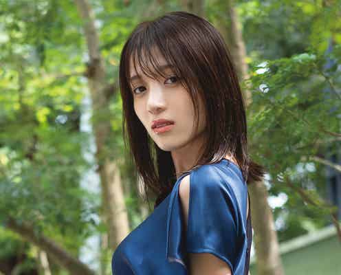 声優・花宮初奈、ロングドレスからほっそり二の腕&美肌輝く 初ソロ撮り下ろしで30P特集<VOICE VISTA magazine>