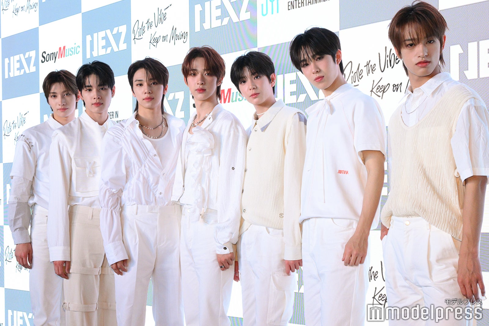 暗髪のNEXZ（C）モデルプレス