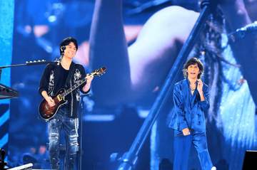 福山雅治感激のツアーファイナル「本当にうれしい」 B′z稲葉浩志と夢コラボ実現 肩組み大熱狂の中で「木星」披露