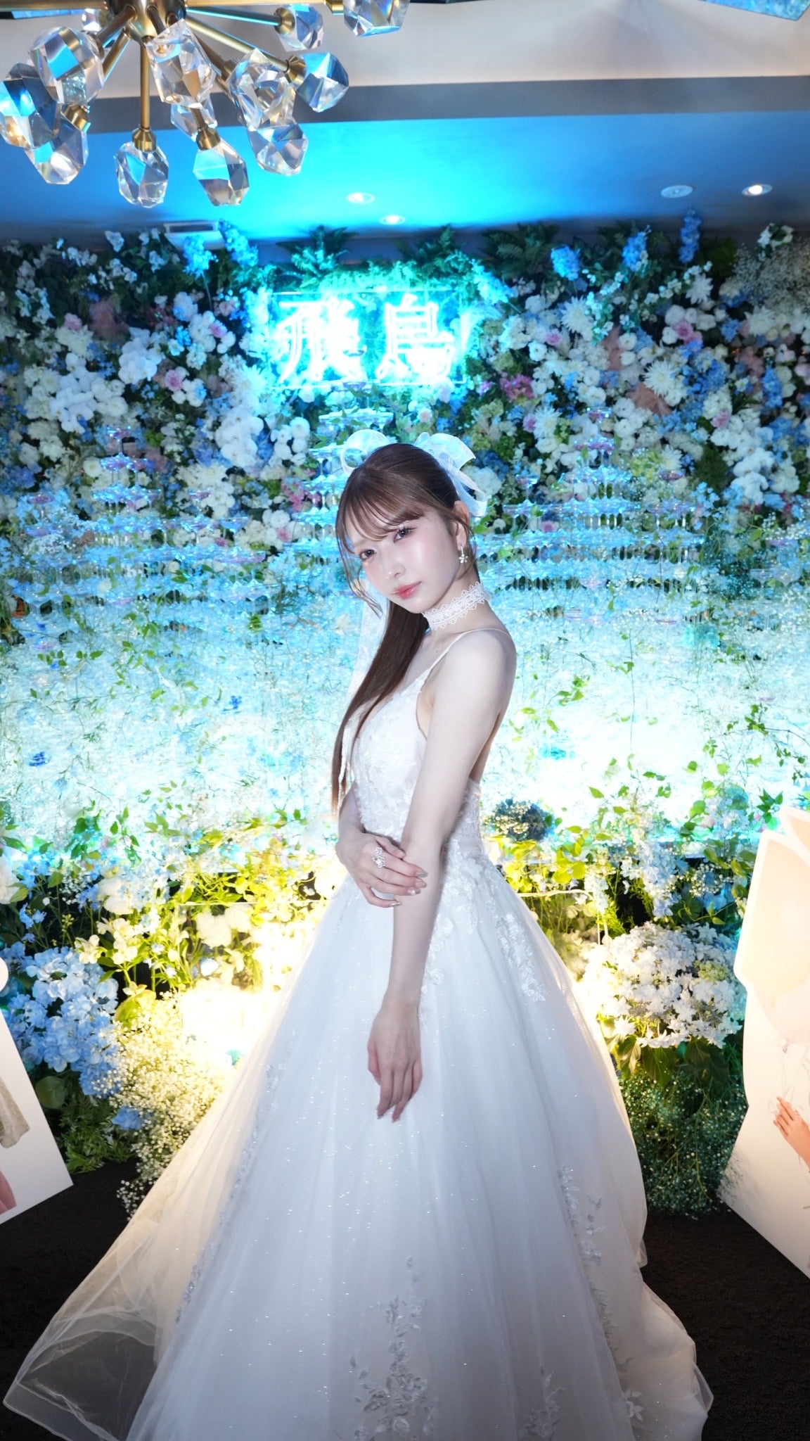 上品な内装に囲まれる飛鳥（提供写真）