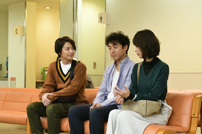 小池徹平、ムロツヨシ、戸田恵梨香/「大恋愛~僕を忘れる君と」第6話より(C)TBS