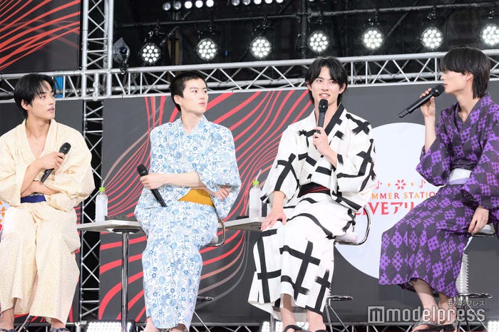 (左から)羽谷勝太、奥智哉、前田拳太郎、杢代和人(C)モデルプレス