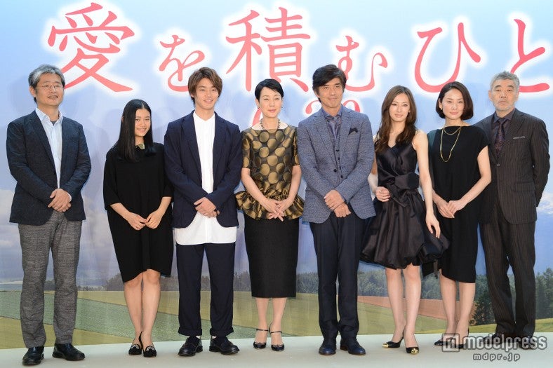 映画「愛を積むひと」（6月20日公開）完成報告会見（左から）朝原雄三監督、杉咲花、野村周平、樋口可南子、佐藤浩市、北川景子、吉田羊、柄本明