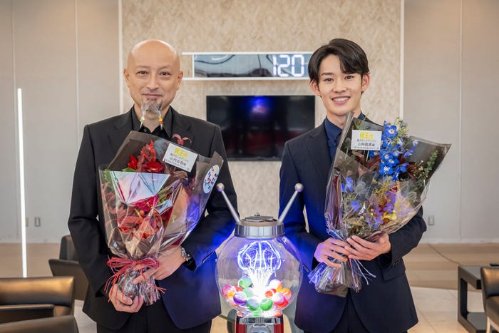 山内圭哉、山時聡真「民王R」クランクアップより(C)テレビ朝日