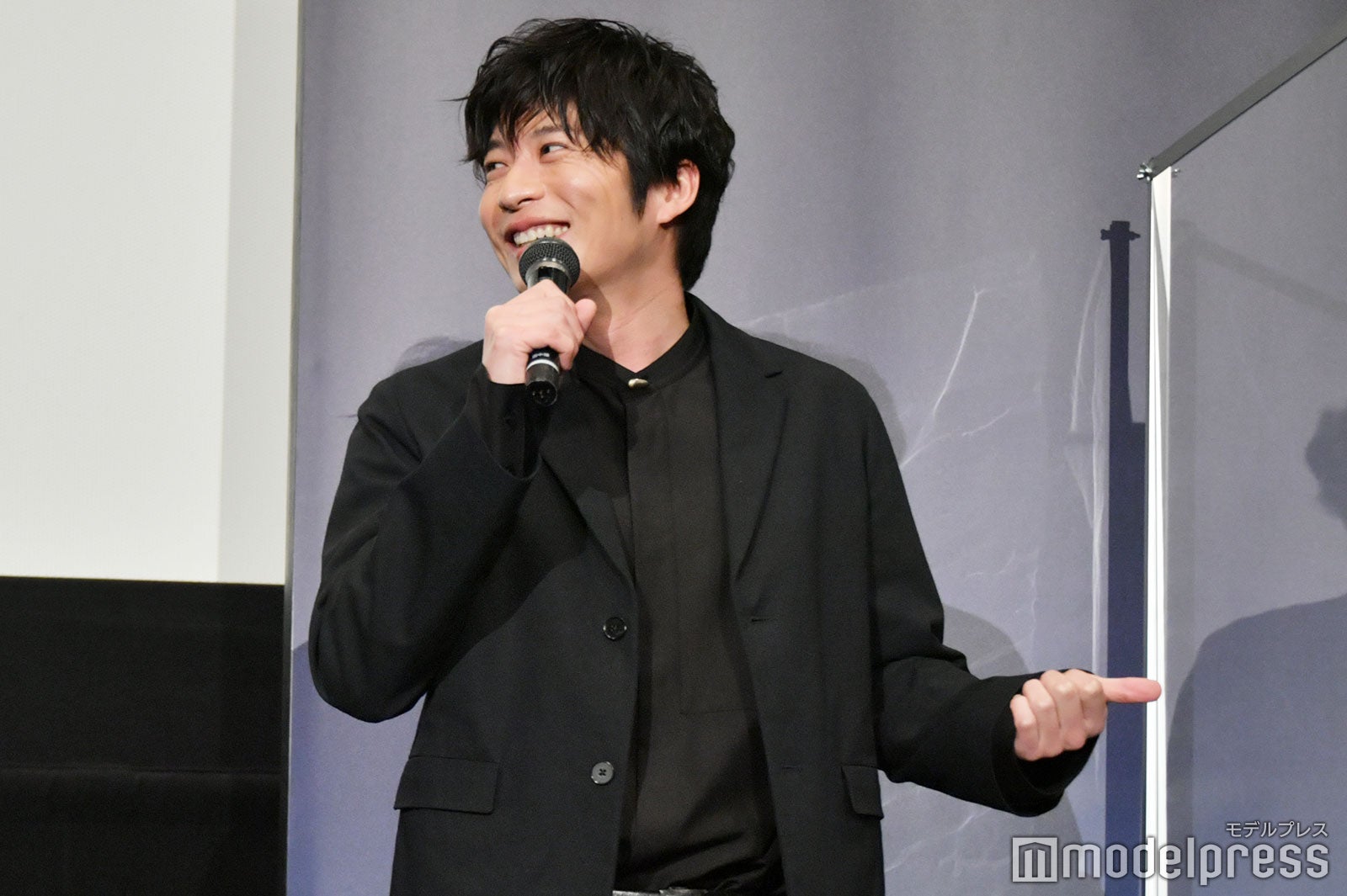 土屋太鳳の肩が凝っていたことに「笑い転げた」田中圭（C）モデルプレス