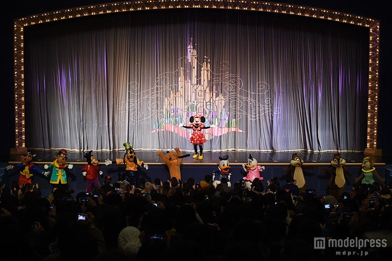 客席にキャラクター登場