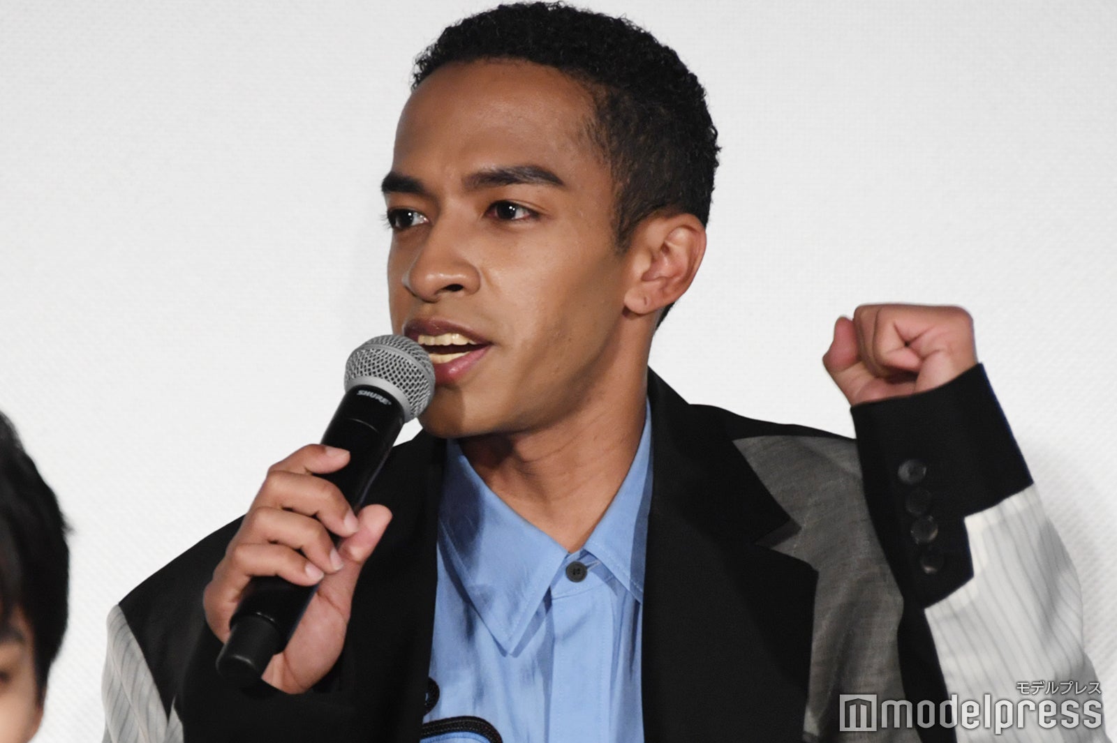 大福オタクになった草間リチャード敬太（C）モデルプレス