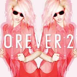 「Forever 21」“Love Is Free”×シャーロット・フリー