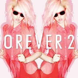 「Forever 21」“Love Is Free”×シャーロット・フリー
