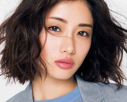 “なりたい顔”第1位の石原さとみ、3つのメイクで魅せる