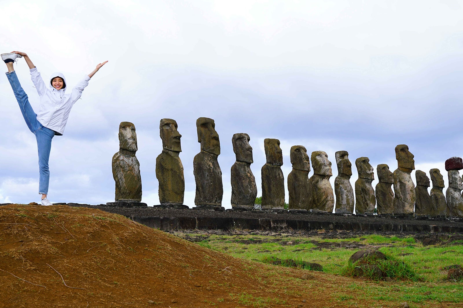 松島花とモアイ像／画像提供：BS朝日