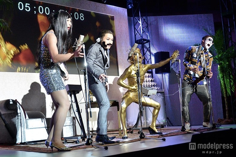 公開アフレコに挑戦したゴールデンボンバー