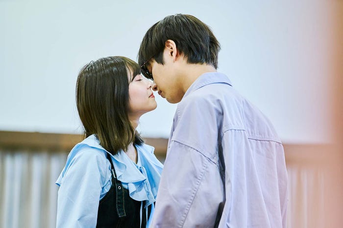 松川星、橋本裕太「恋愛ドラマな恋がしたい~Kiss me like a princess~」(C)AbemaTV, Inc.