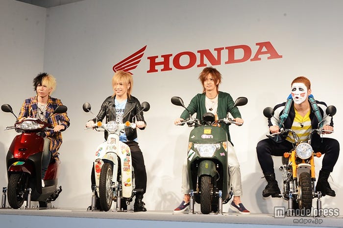 (左から)歌広場淳、鬼龍院翔、喜屋武豊、樽美酒研二