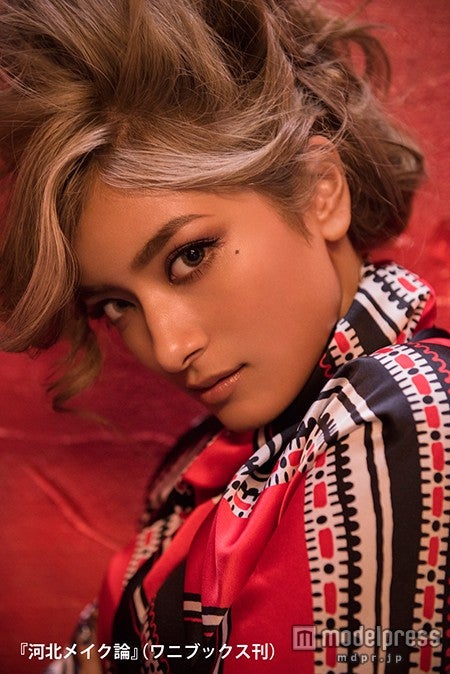 ローラ／「河北メイク論」より／撮影：中村和孝（まきうらオフィス）、画像提供：ワニブックス