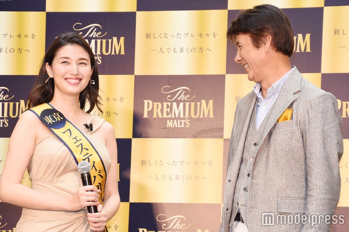 橋本マナミ、草刈正雄 (C)モデルプレス