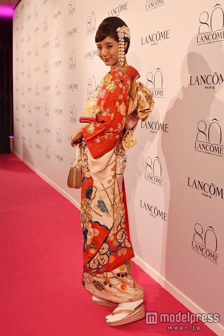 「ランコム」のパーティーに出席したizu（画像：izu所属事務所提供）