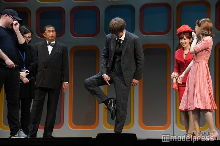 「足をポイントにしなさい」と何度も指導された部分を実演する増田貴久 (C)モデルプレス