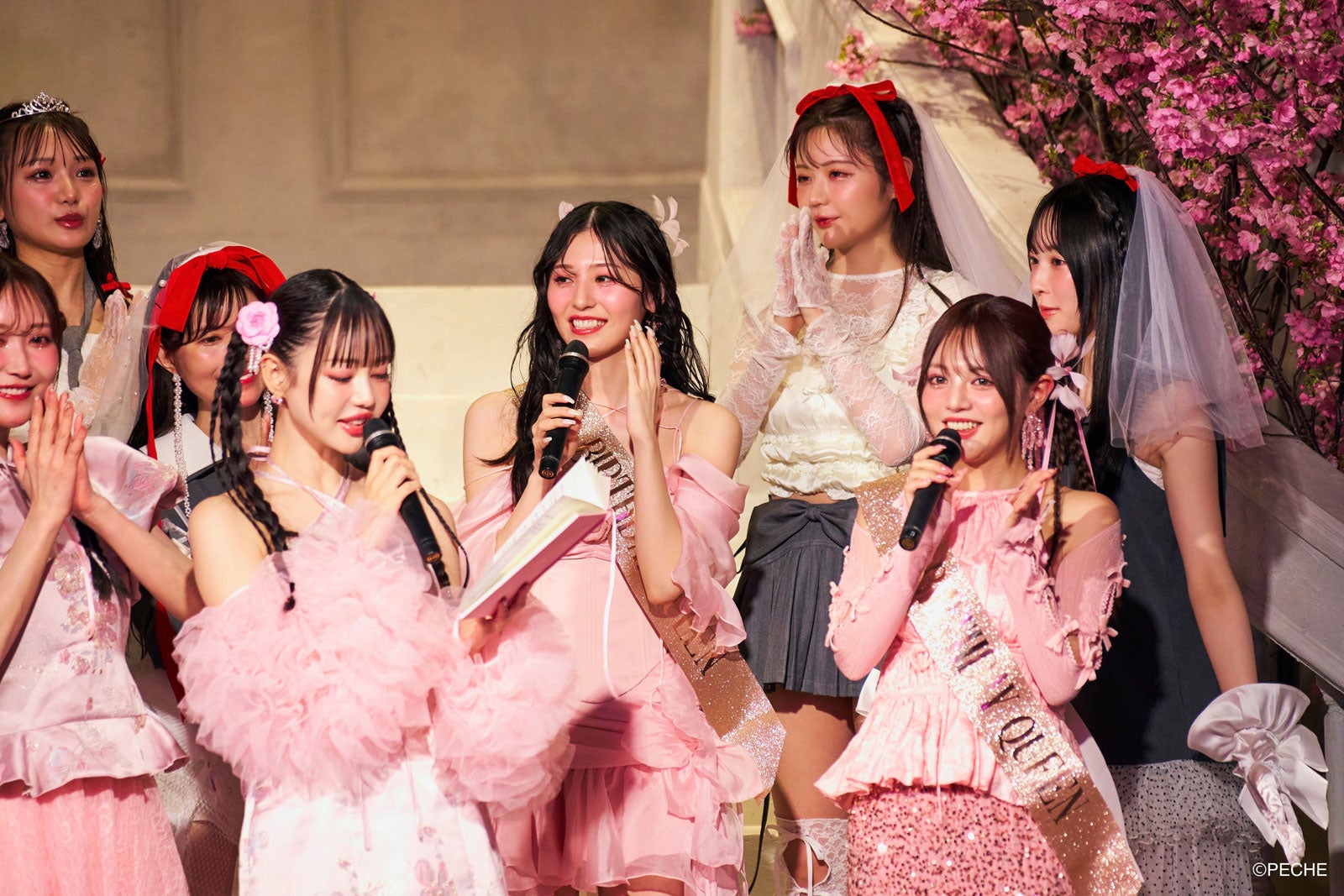 （上段左から）古澤里紗、斎藤みらい（中段左から）益若つばさ、吉井美優、越智ゆらの（下段左から）菅野結以、中村里砂、吉木千沙都（提供写真）