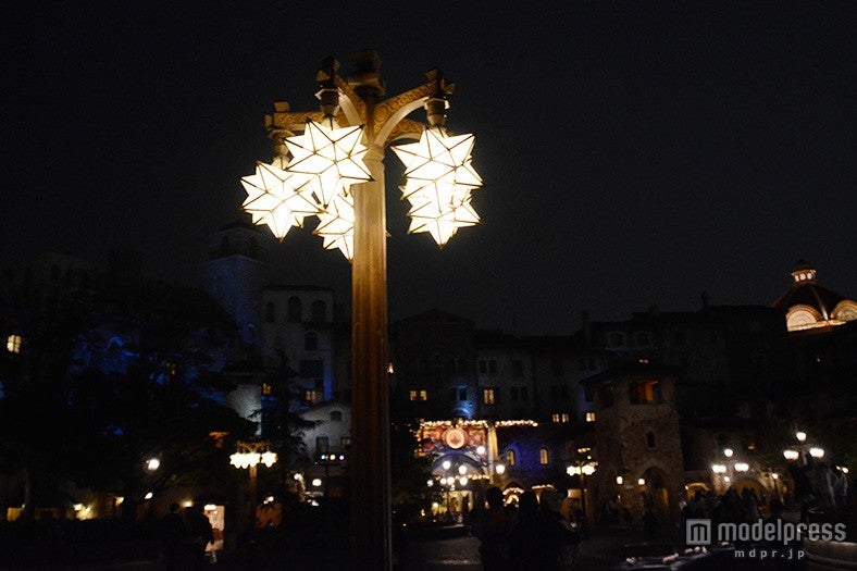 街頭も雪の結晶に