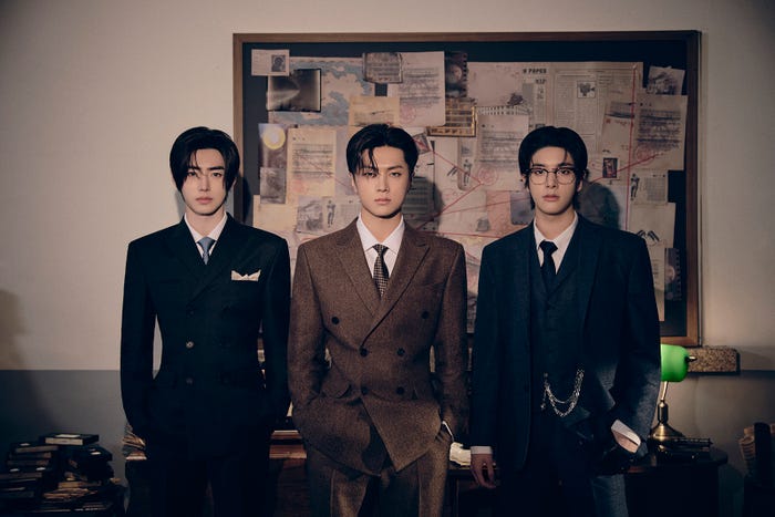 「MEMORABILIA」(P)&(C) HYBE / BELIFT LAB Inc.