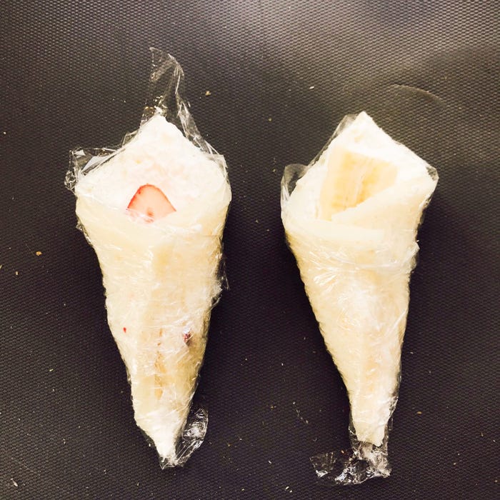 手順3:ラップごとクレープのように巻く/画像提供:柏原歩