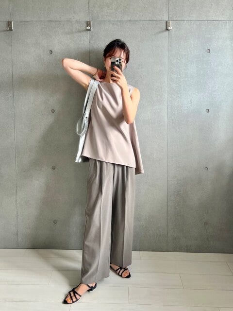 GU　タックワイドパンツ　ノースリーブ　コーデ