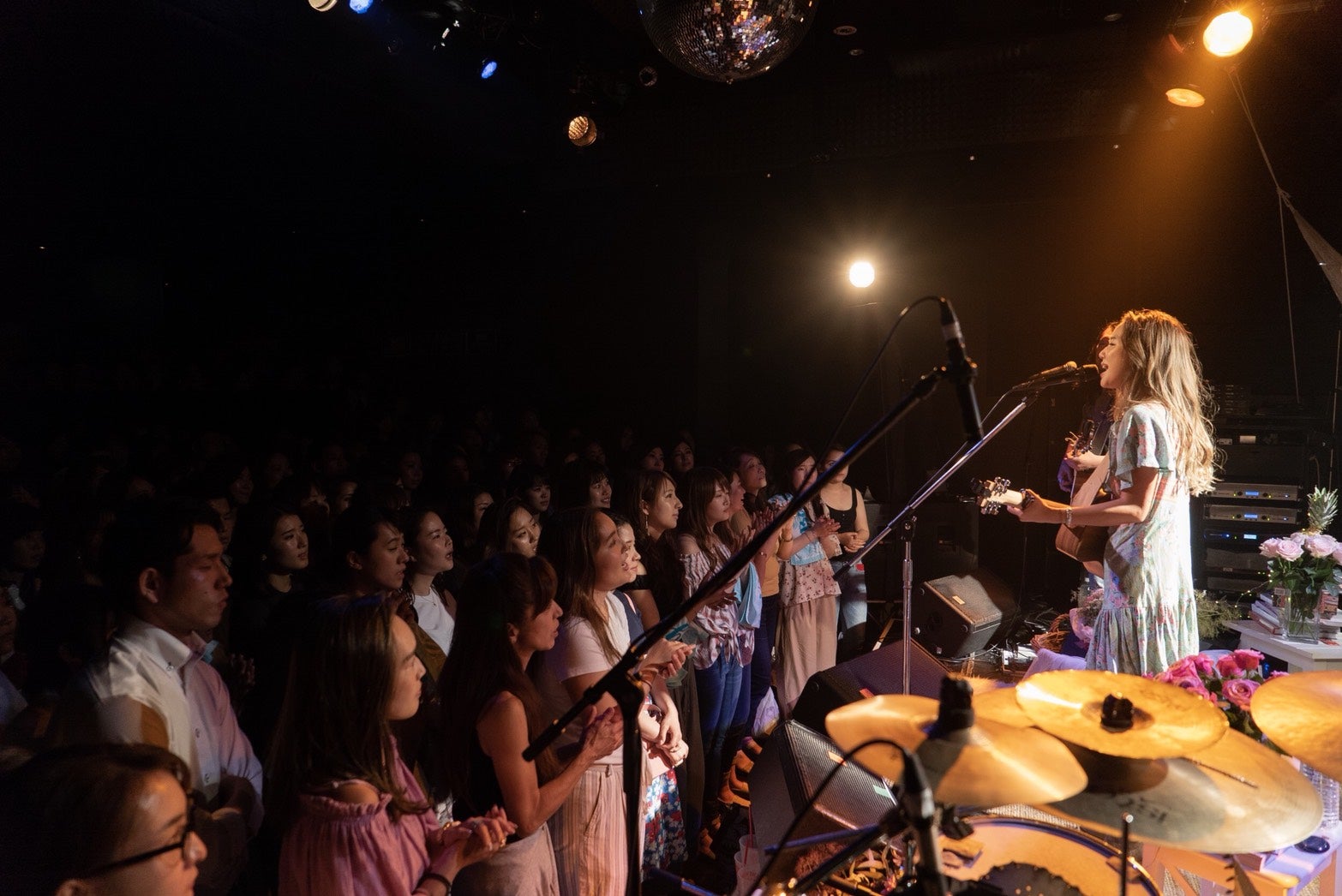 Baby Kiy、ライブの様子