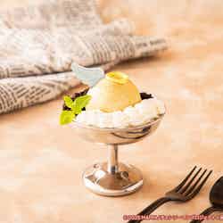 【天使の悪魔】キャラメルパフェ 税込1,190円(C)2025 MAPPA/チェンソーマンプロジェクト (C)藤本タツキ/集英社