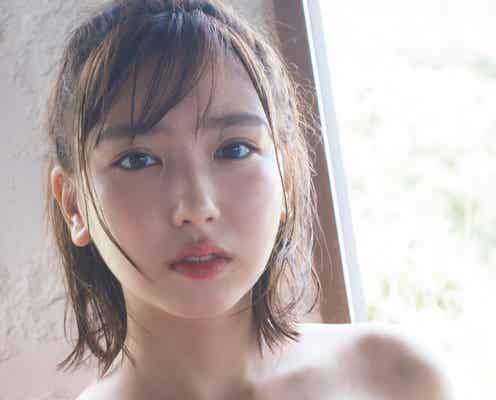沢口愛華、チューブトップ水着でふんわり美バスト輝く