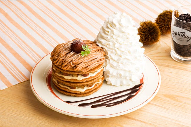 エッグスンシングス「コナコーヒーとモンブランのパンケーキ」濃厚クリーム×ほのかな苦みがマッチ