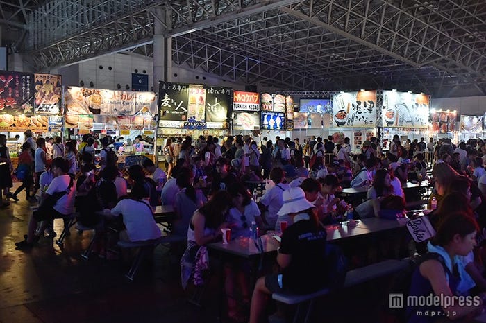 「SUMMER SONIC 2015」幕張メッセエリアの様子/世界各国のフードが集結