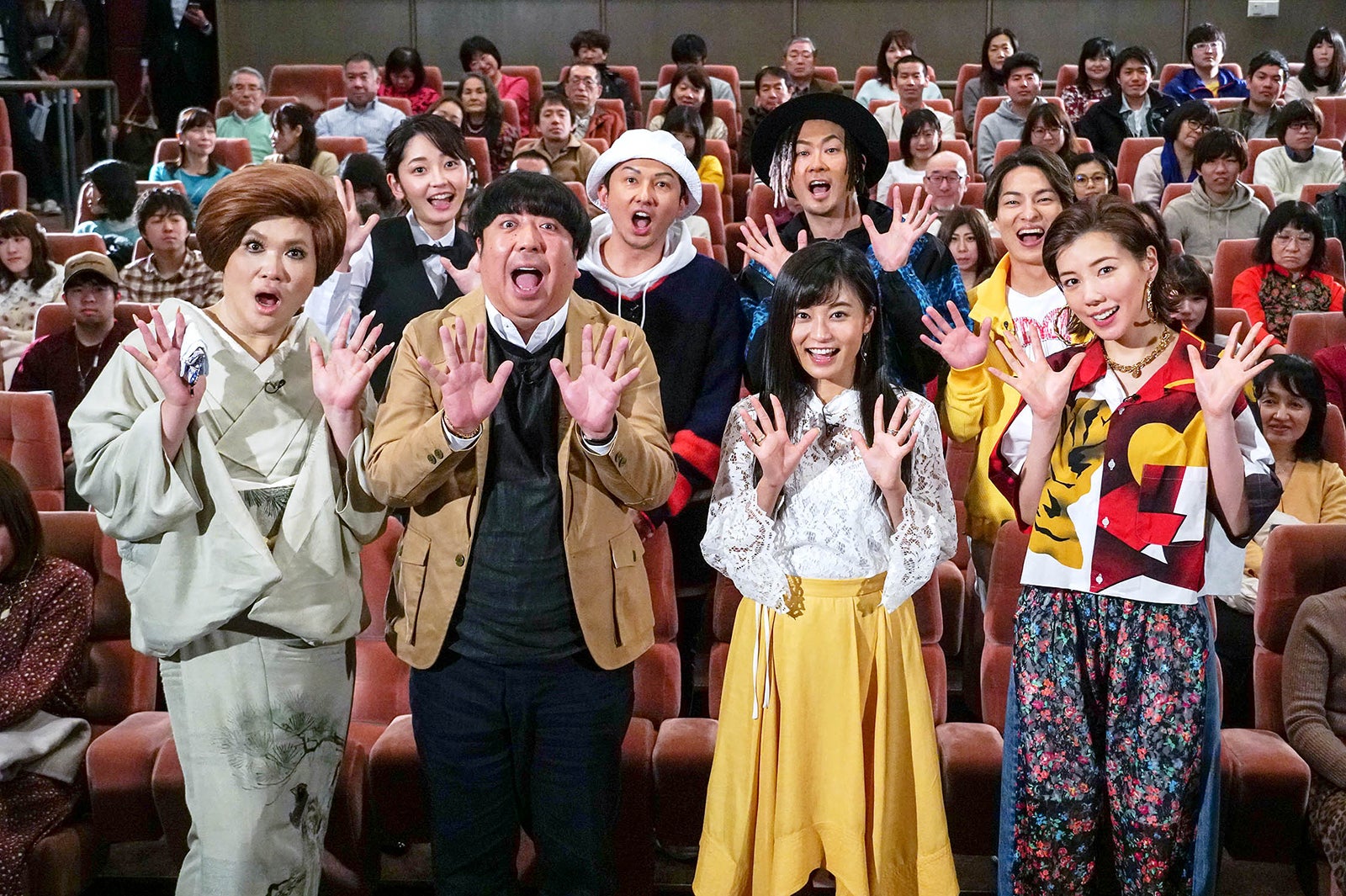 （前列左から）IKKO、日村勇紀、小島瑠璃子、仲里依紗（後列左から）竹崎由佳アナ、ISSA、TOMO、DAICHI （C）テレビ東京