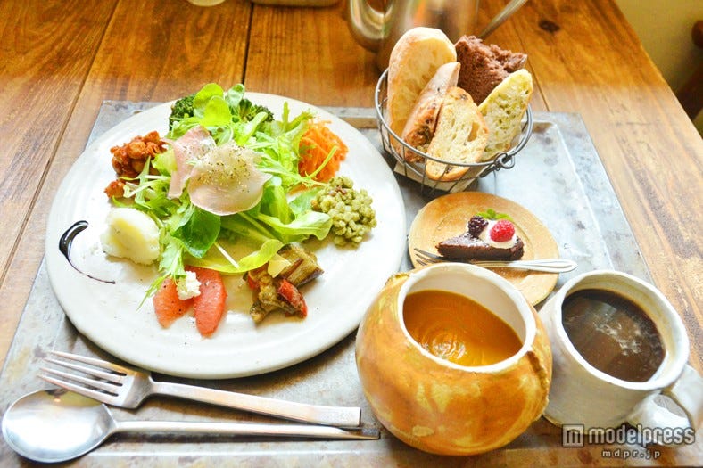 沖縄で極上ランチ、癒しの隠れ家ベーカリーでのんびり