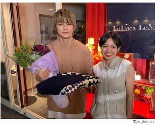 「プロミス・シンデレラ」眞栄田郷敦のクランクアップに二階堂ふみが駆けつける 笑顔の2ショットに反響殺到