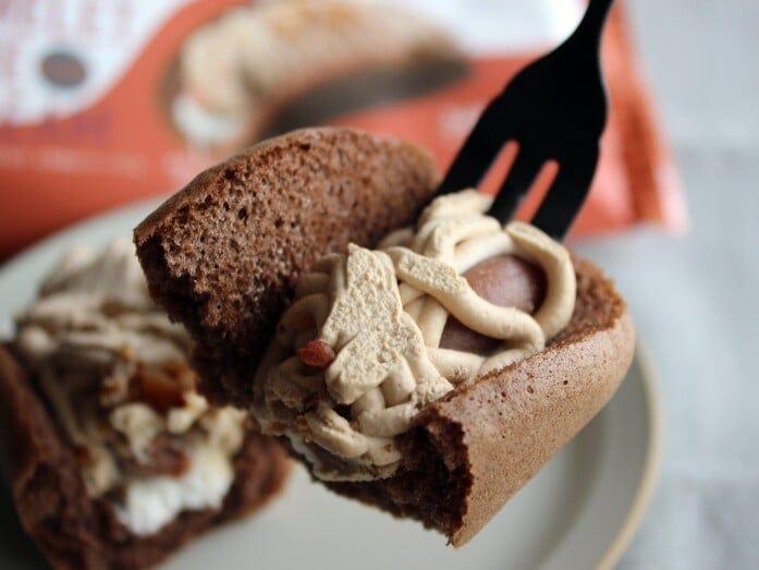 クリームと一緒に、ふわ、しゅわっと生地がほどけていきます