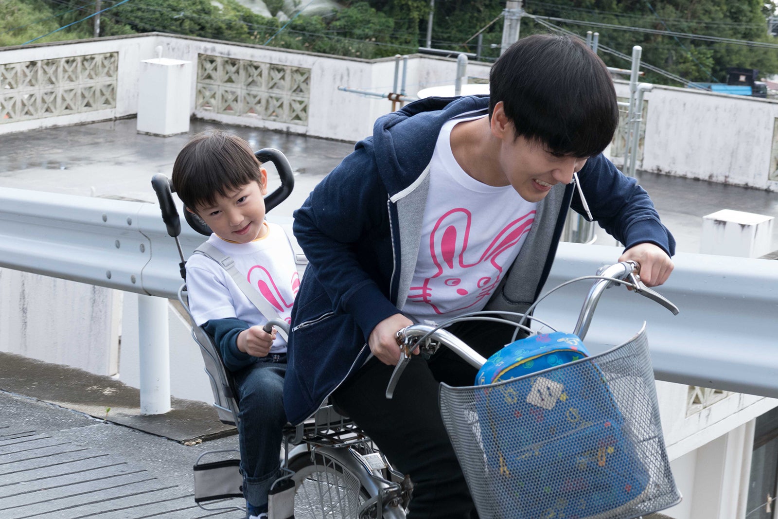 こんなパパ姿も見られる！？（C）2016「いきなり先生」製作委員会