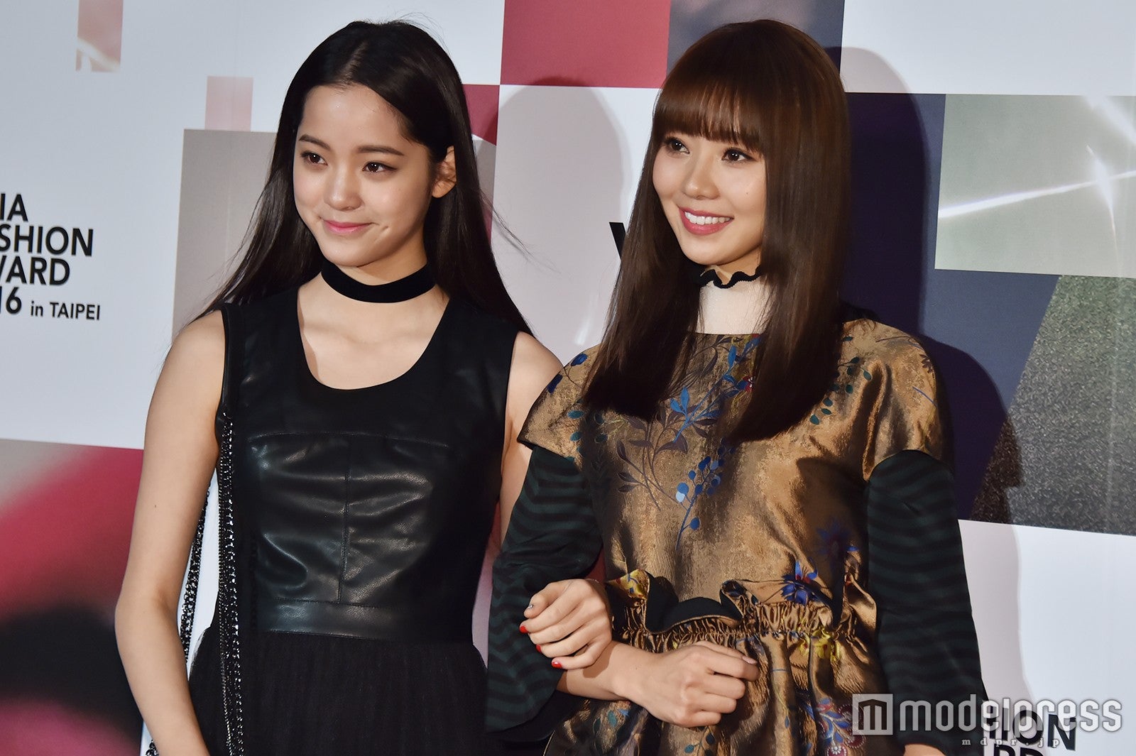 左から：欧陽娜娜、池端レイナ（C）モデルプレス