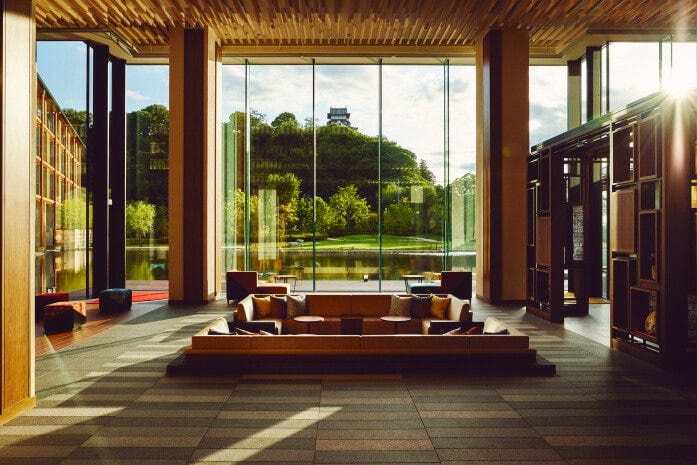 刻一刻と変わる景色が美しい、ホテルロビーからの眺め。庭園は散策もOK（ホテルインディゴ犬山有楽苑）