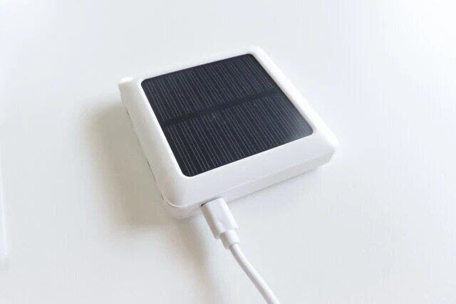 ダイソーのソーラー充電モバイルバッテリー5000mAh1