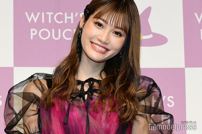 生見愛瑠 オールバック ポニーテール姿に 美人 雰囲気違う と絶賛の声 モデルプレス